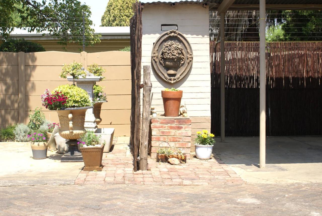 Flutterby Guesthouse Potchefstroom Exterior photo