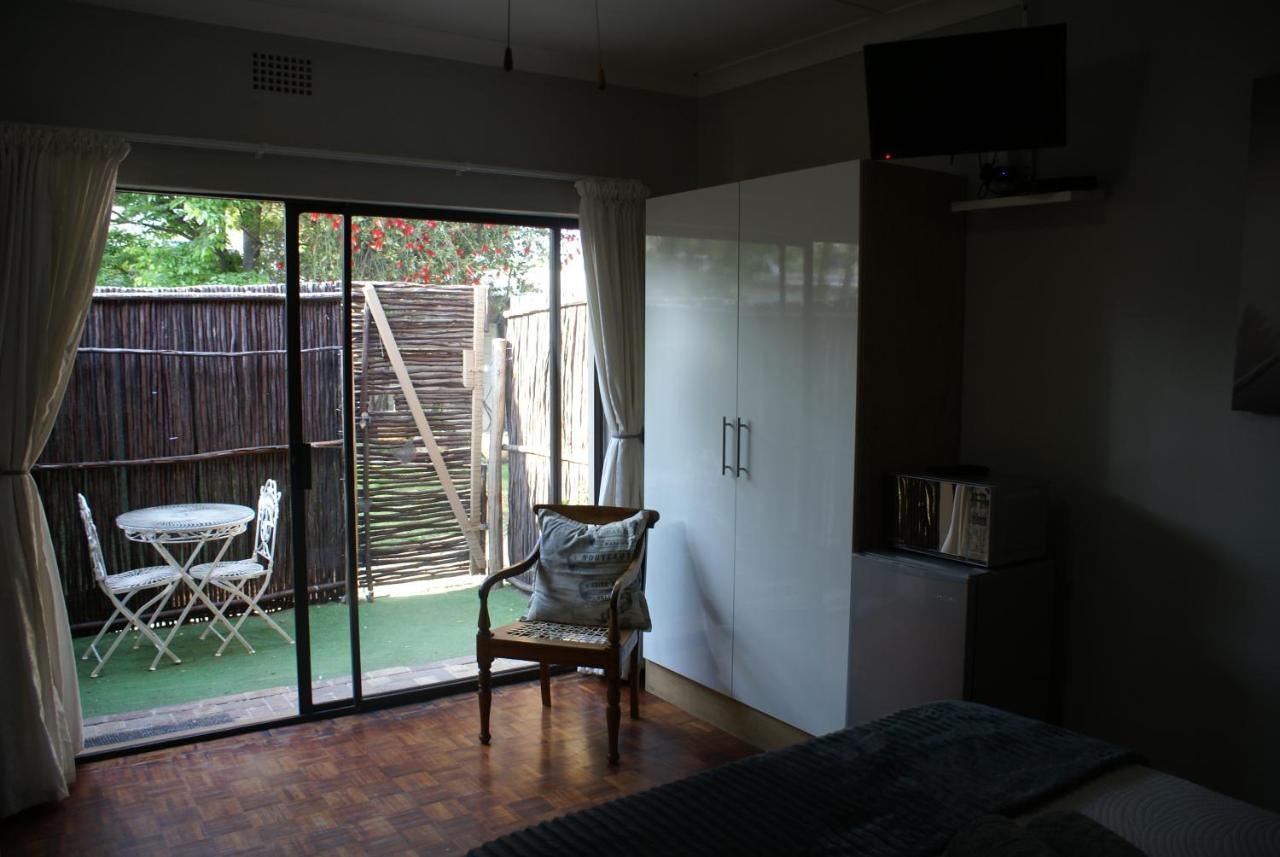 Flutterby Guesthouse Potchefstroom Exterior photo